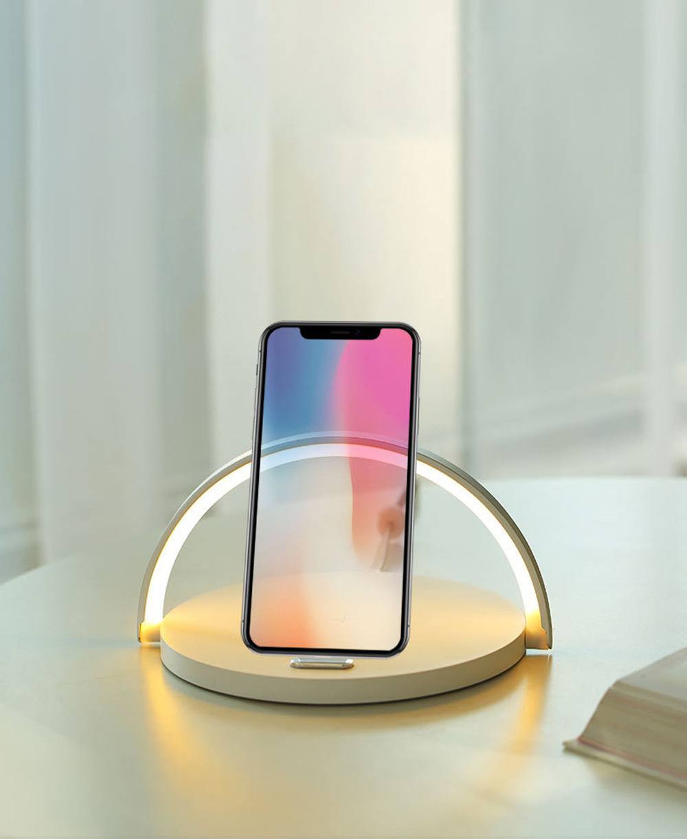 Luminária e suporte com carregador sem fio e por indução acoplado para telefone celular Rede Canan