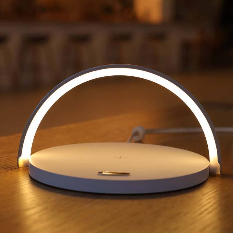 Luminária e suporte com carregador sem fio e por indução acoplado para telefone celular Rede Canan