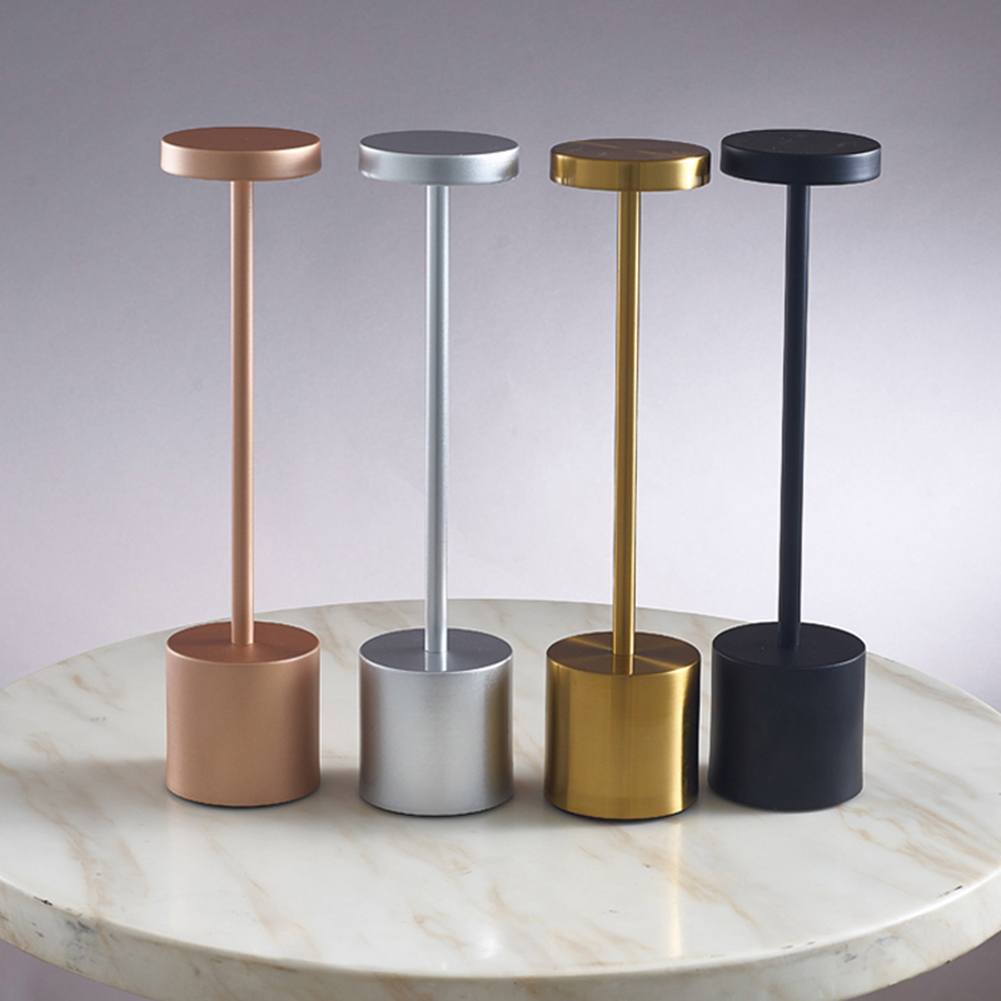 Luminária sofisticada “poste” com carregamento USB 2 Rede Canan