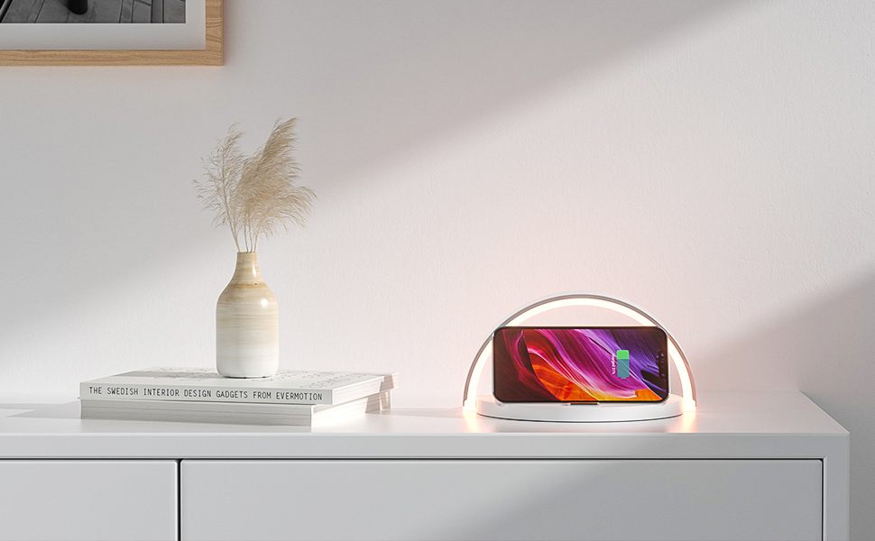 Luminária e suporte com carregador sem fio e por indução acoplado para telefone celular Rede Canan
