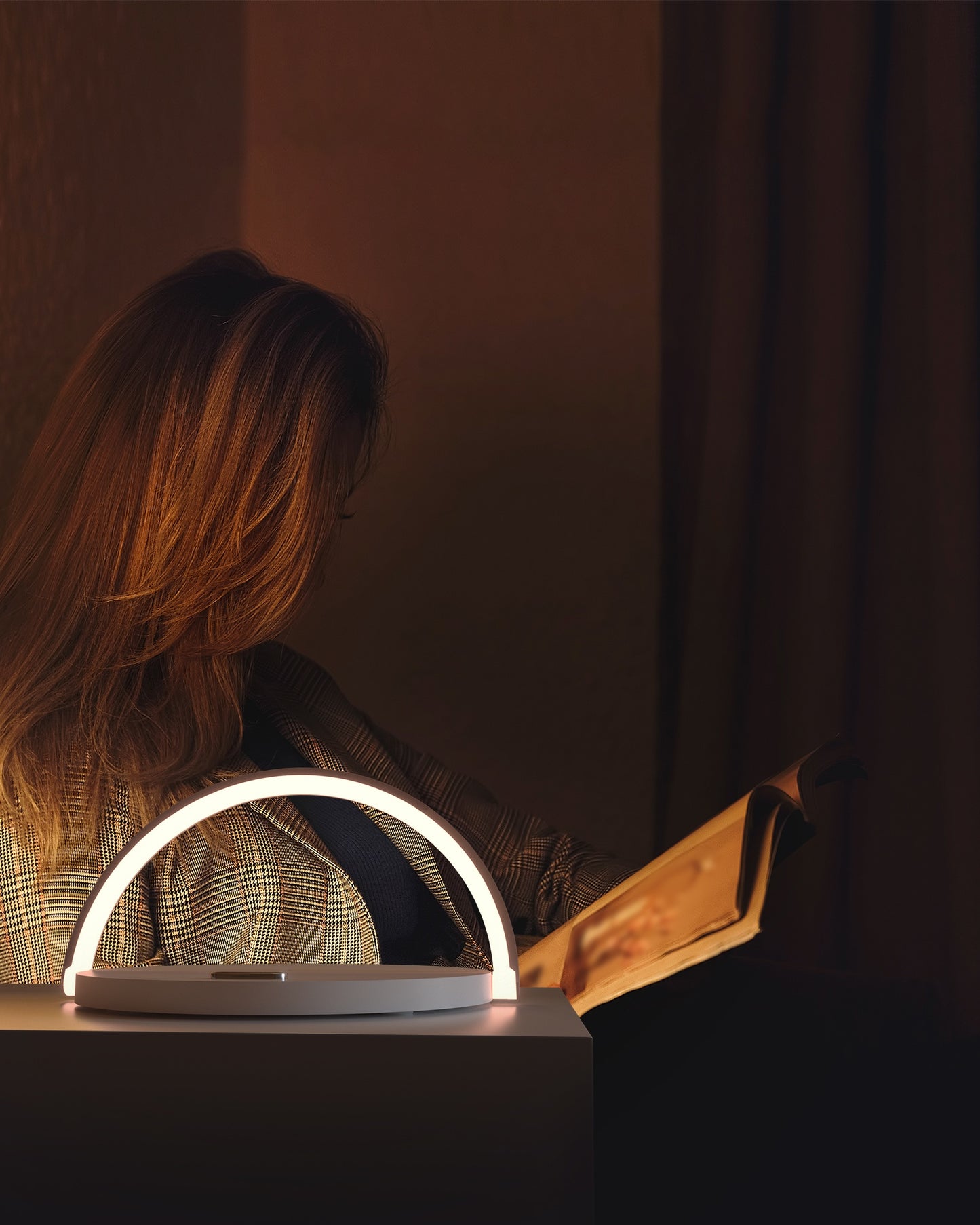 Luminária e suporte com carregador sem fio e por indução acoplado para telefone celular Rede Canan