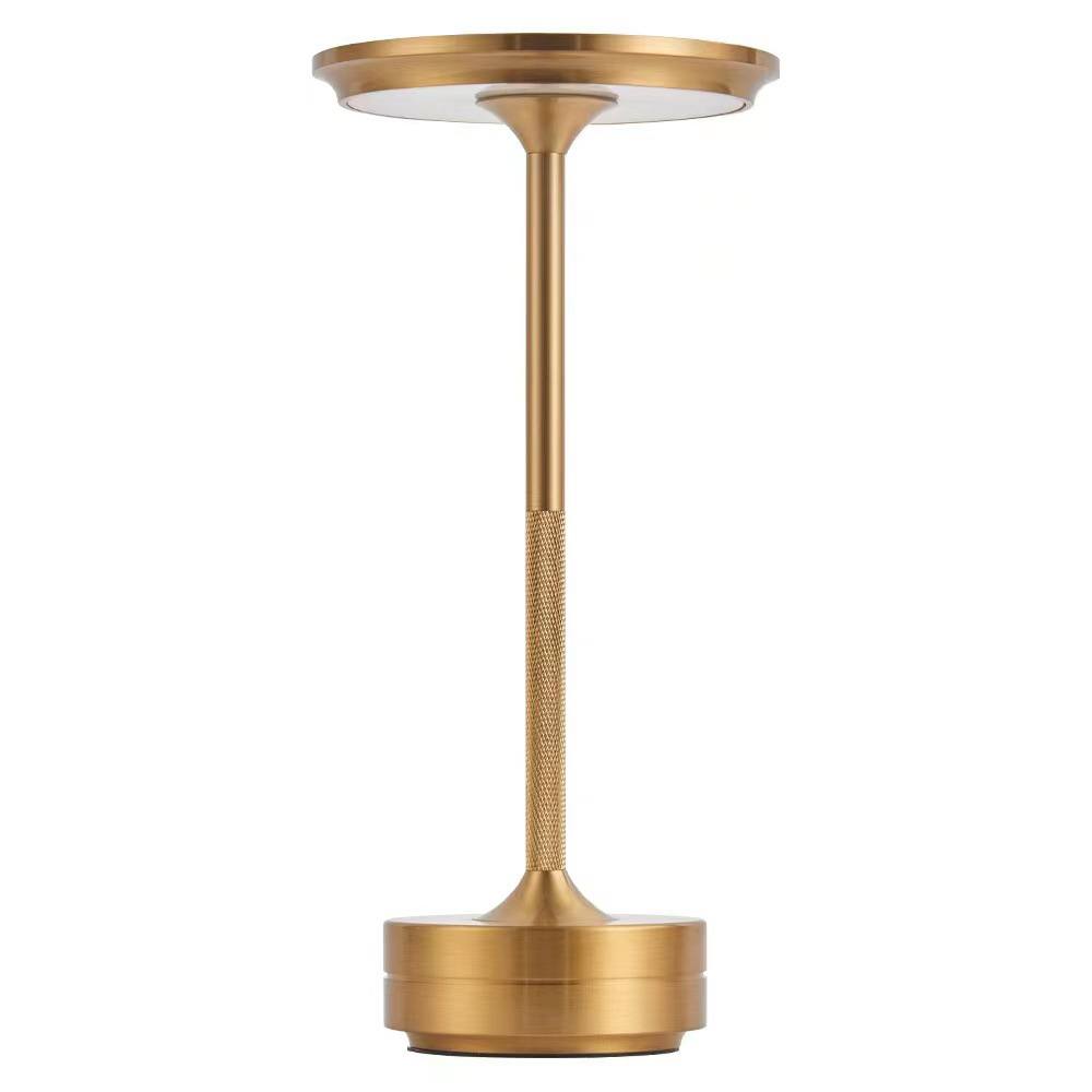Luminária sofisticada “poste” com carregamento USB Rede Canan