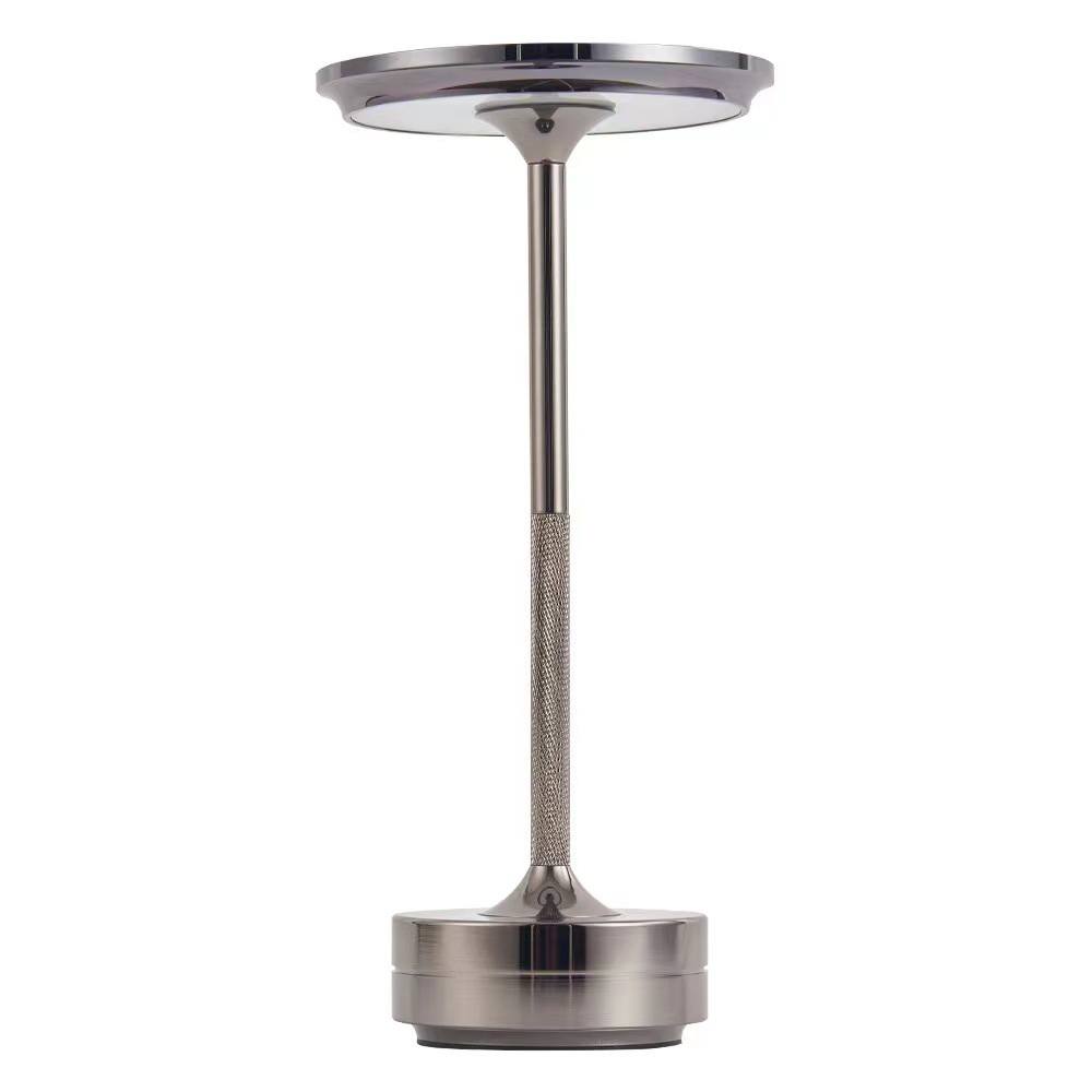 Luminária sofisticada “poste” com carregamento USB Rede Canan