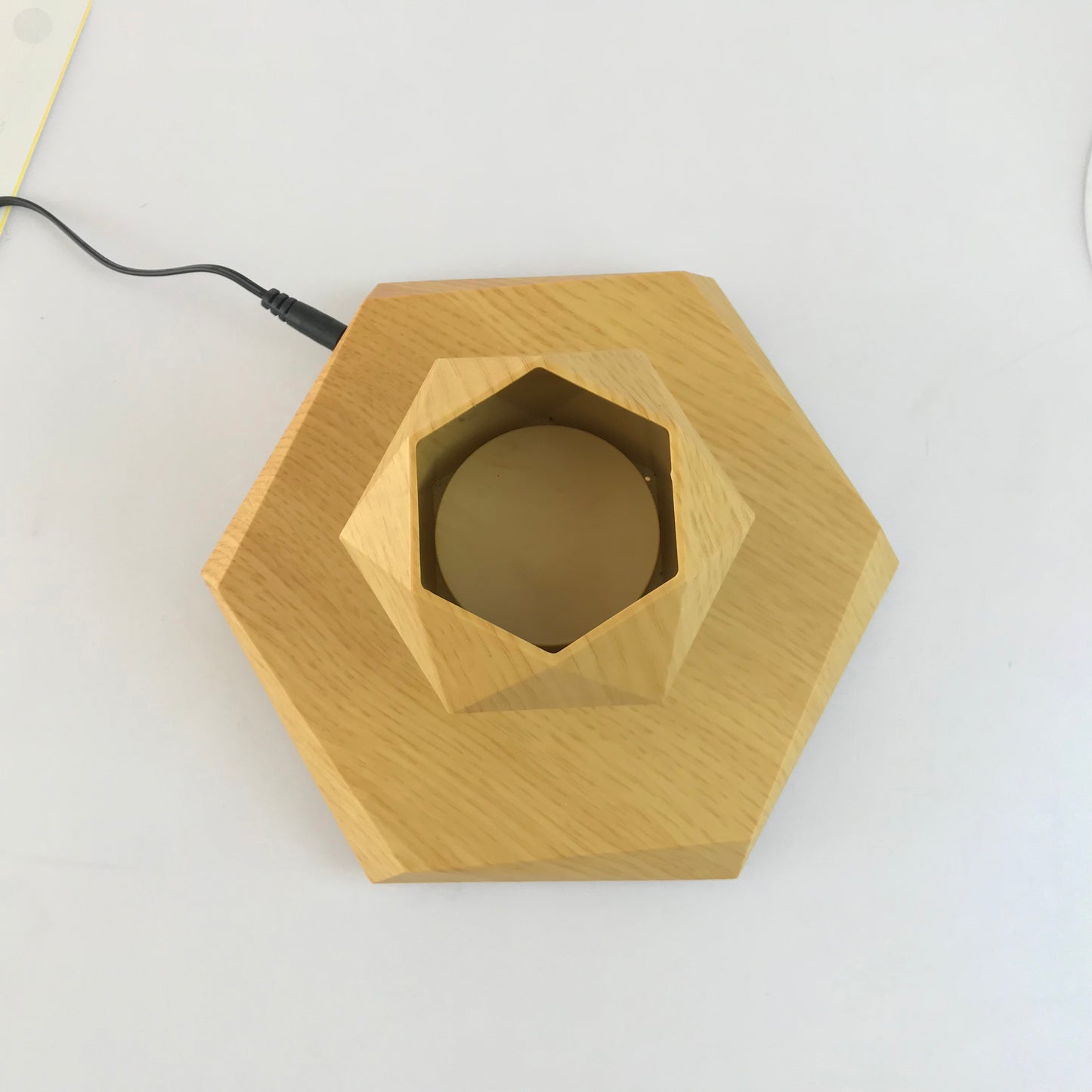 Vaso para planta com levitação magnética e rotação de 360º Rede Canan