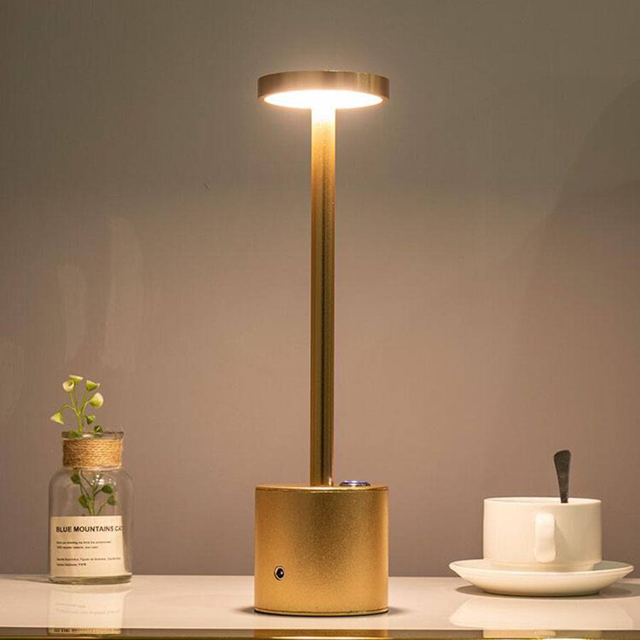 Luminária sofisticada “poste” com carregamento USB 2 Rede Canan