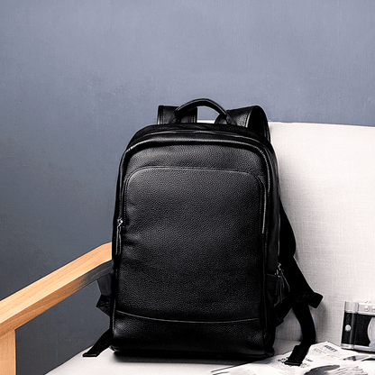 Mochila preta de couro masculina