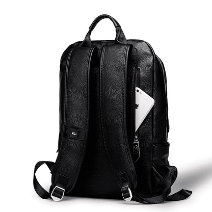 Mochila preta de couro masculina