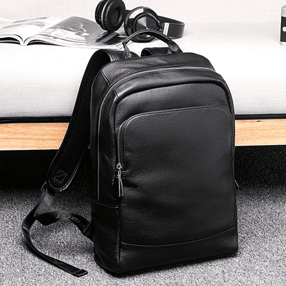 Mochila preta de couro masculina