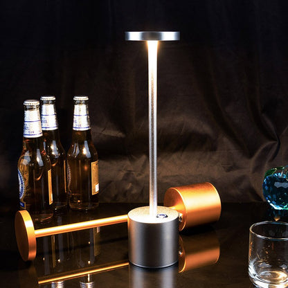 Luminária sofisticada “poste” com carregamento USB 2 Rede Canan