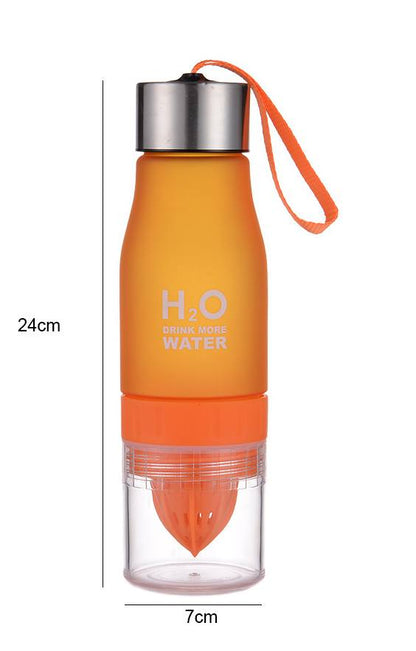 Garrafa com infusor de frutas Rede Canan