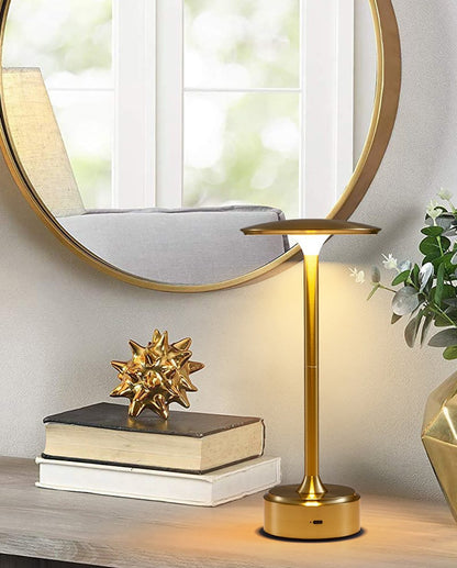 Luminária sofisticada “poste” com carregamento USB Rede Canan