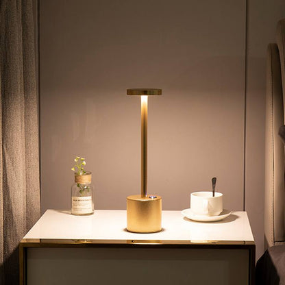 Luminária sofisticada “poste” com carregamento USB 2 Rede Canan