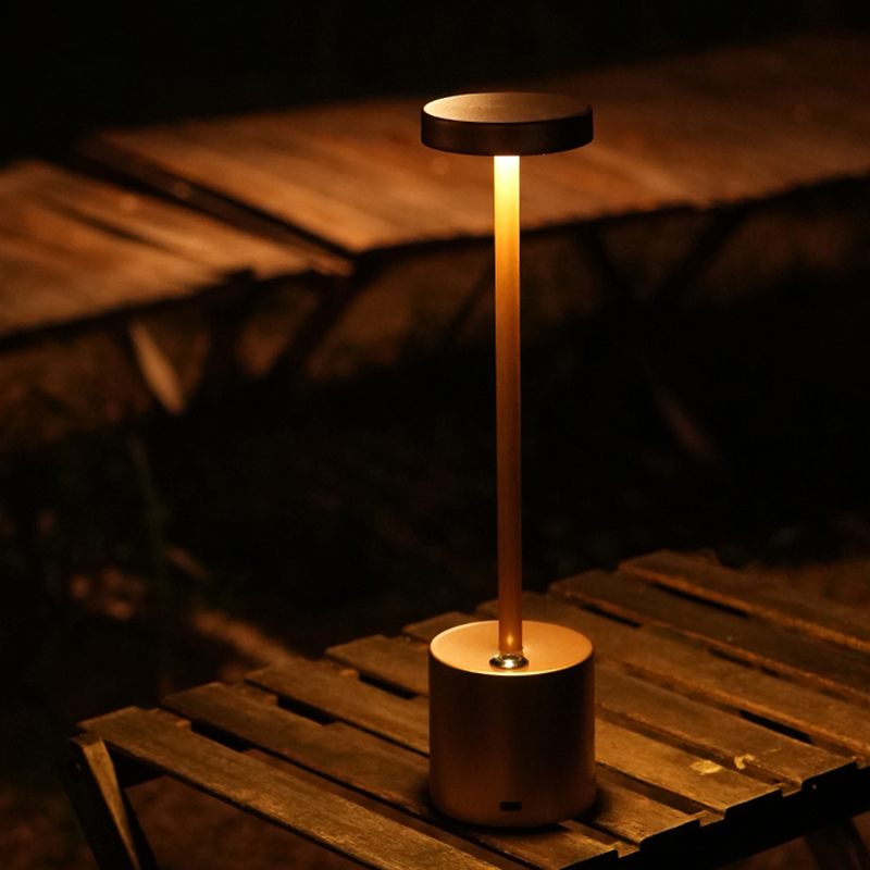 Luminária sofisticada “poste” com carregamento USB 2 Rede Canan