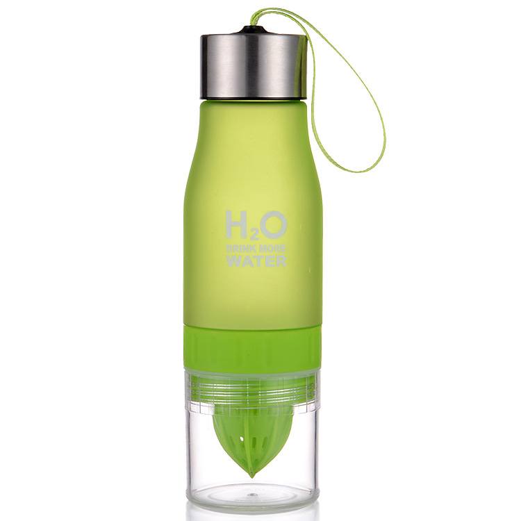 Garrafa com infusor de frutas Rede Canan