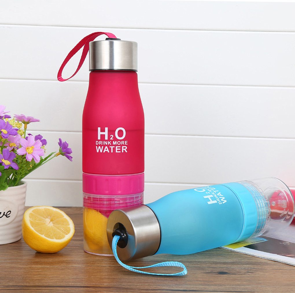 Garrafa com infusor de frutas Rede Canan