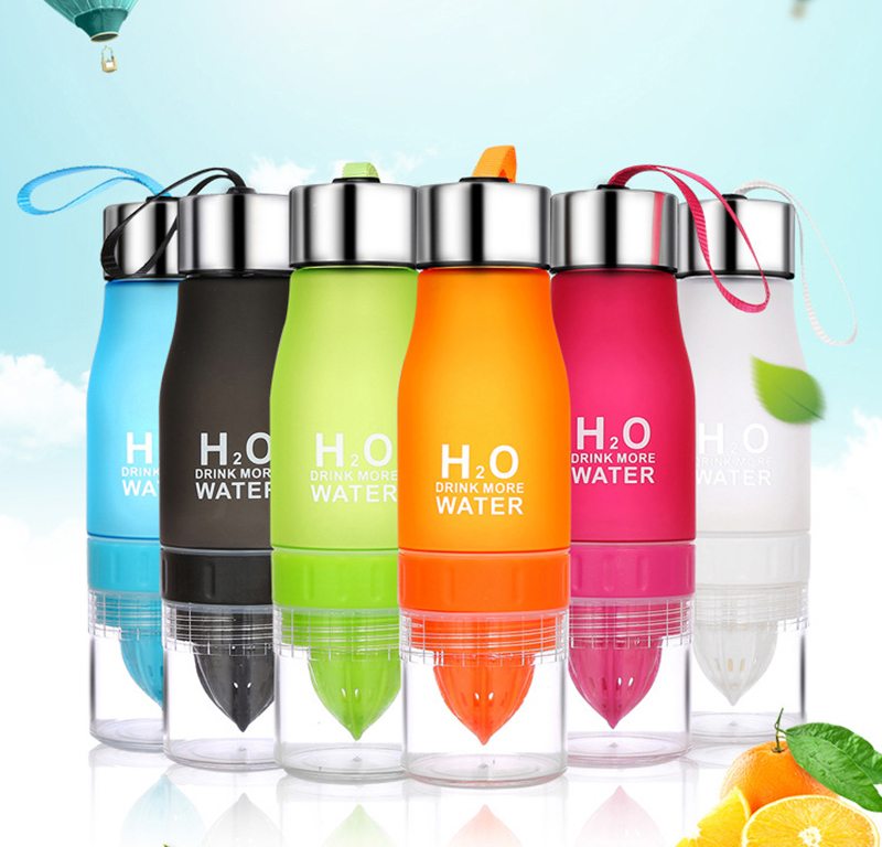 Garrafa com infusor de frutas Rede Canan