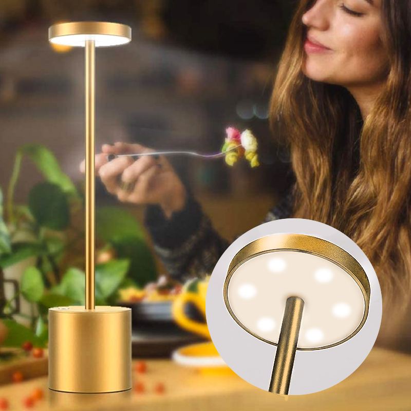 Luminária sofisticada “poste” com carregamento USB 2 Rede Canan