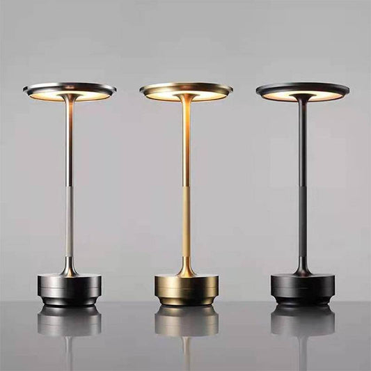 Luminária sofisticada “poste” com carregamento USB Rede Canan