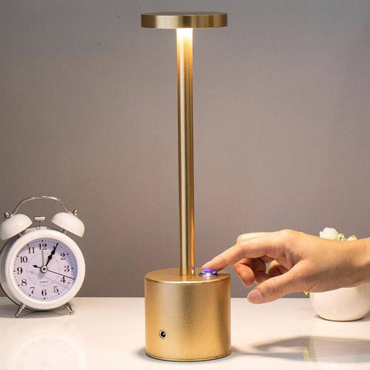 Luminária sofisticada “poste” com carregamento USB 2 Rede Canan